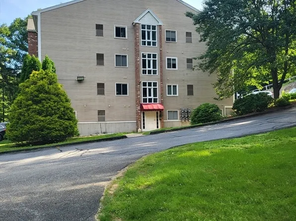 44 Maria Ave APT 302, Southbridge, MA 01550