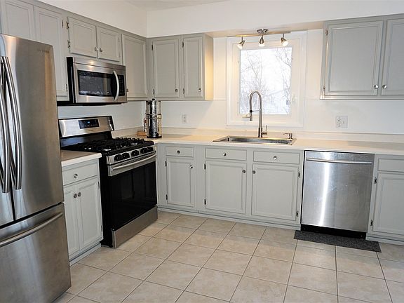 4th image of 22732 Grandeur Ave