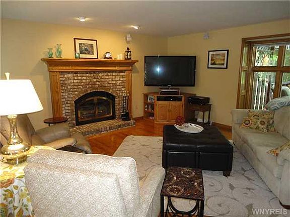5th image of 40 Midway Dr