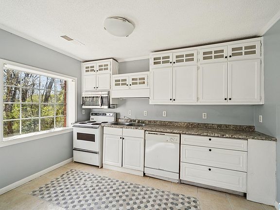 5th image of 613 Sheridan Rd