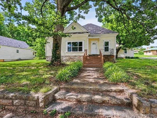 611 Goingsnake St, Tahlequah, OK 74464