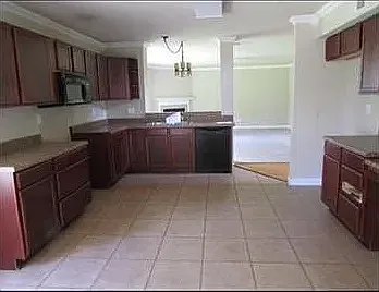 1617 Chancer Ln — Photo 2