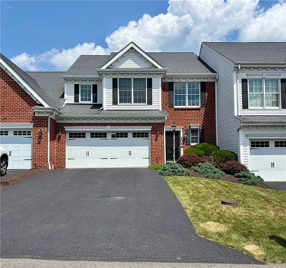 3 bed, 2.5 bath, 2360 sqft, $2,900 — Photo 1