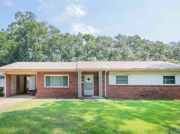 8 Azalea Dr, Mary Esther, FL 32569
