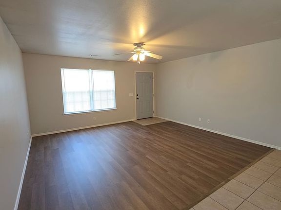 3rd image of 106 Willow Creek Dr