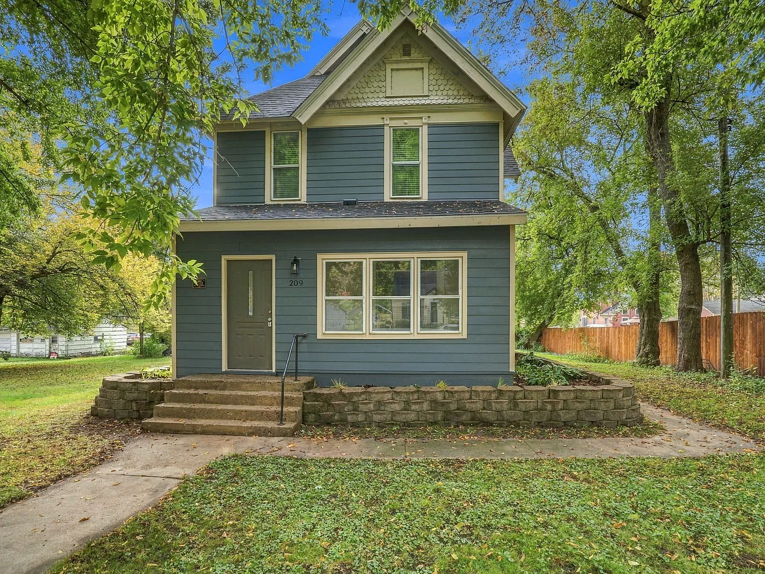 3 bed, 1700 sqft, $2,200 — Photo 1