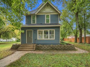 209 4th St E, Carver, MN 55315