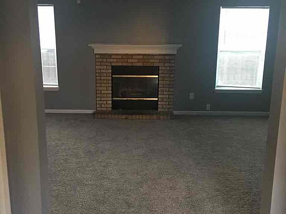 3rd image of 3941 Roundwood Dr