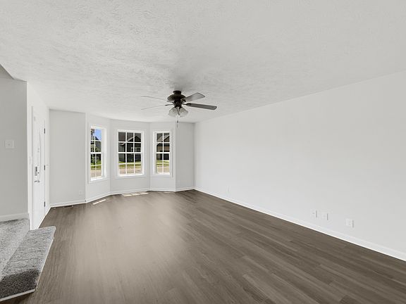 3rd image of 554 Falkland Cir