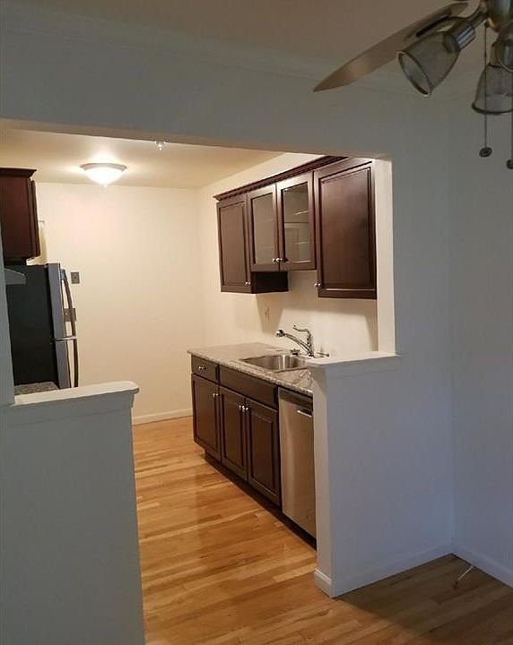 1st image of 11-26 26 Oxford Dr