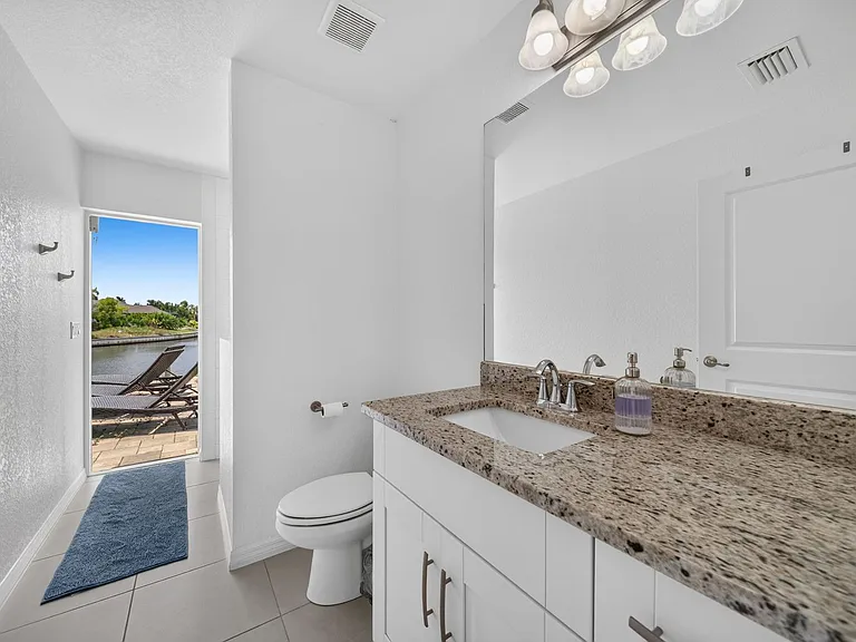 2204 SW 30th Ter — Photo 22