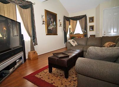 3rd image of 7536 Ivy Ave