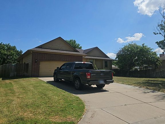 3rd image of 10410 W Taft Ct