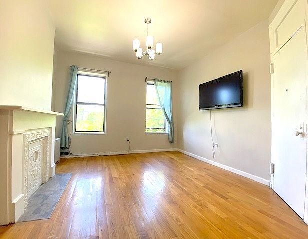 1st image of 79 Underhill Ave #D2