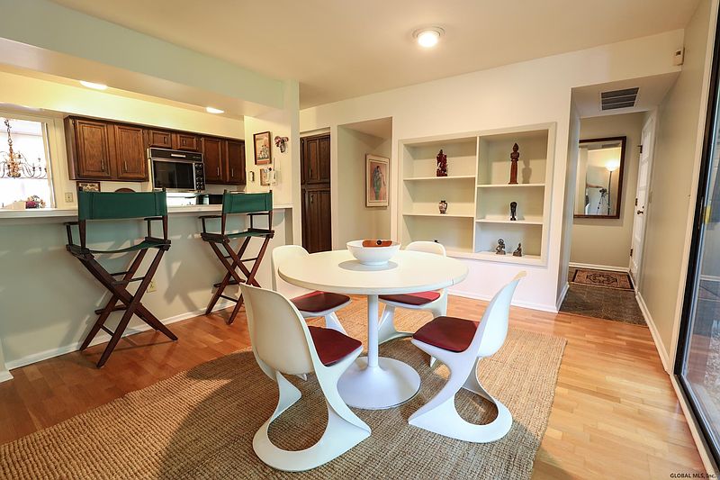 5th image of 14 LOUDONWOOD EAST Drive