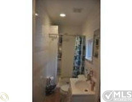 2175 Orchard - Bathroom2.jpg