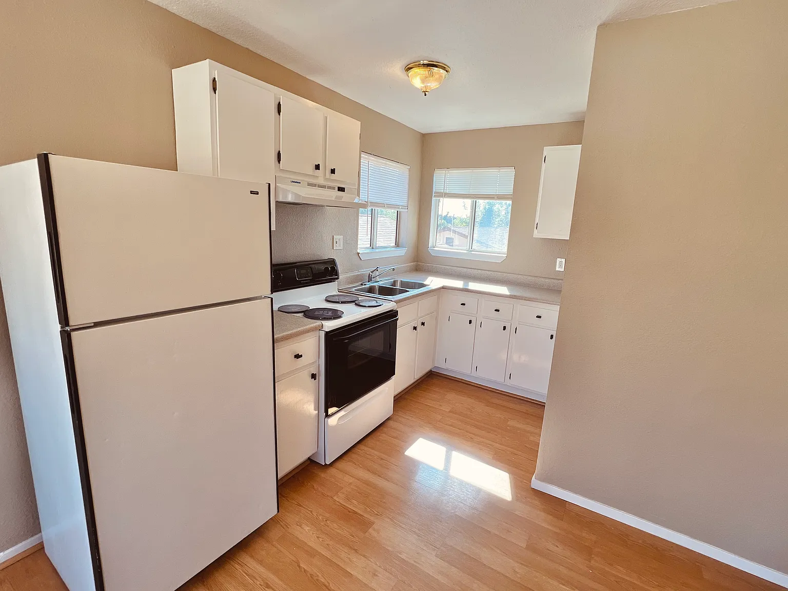 2 bed, 615 sqft, $2,200 — Photo 3