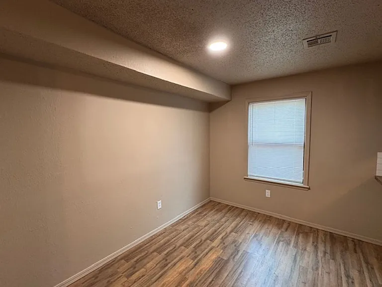608 SW 13th St — Photo 5