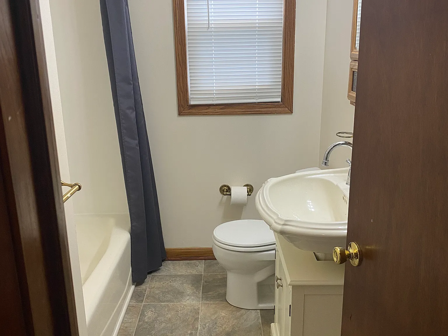 3 bed, 1.5 bath, 1950 sqft, $2,450 — Photo 4