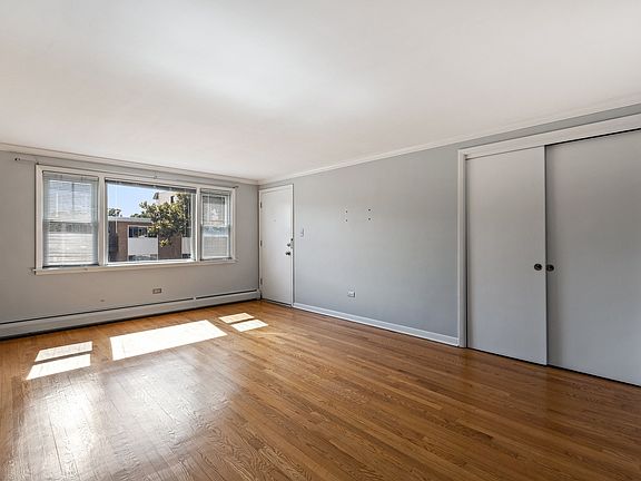 3rd image of 6845 N Northwest Hwy #2