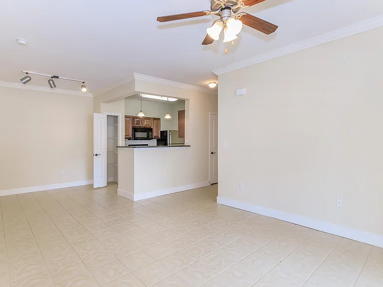 Arista Apartments — Photo 10