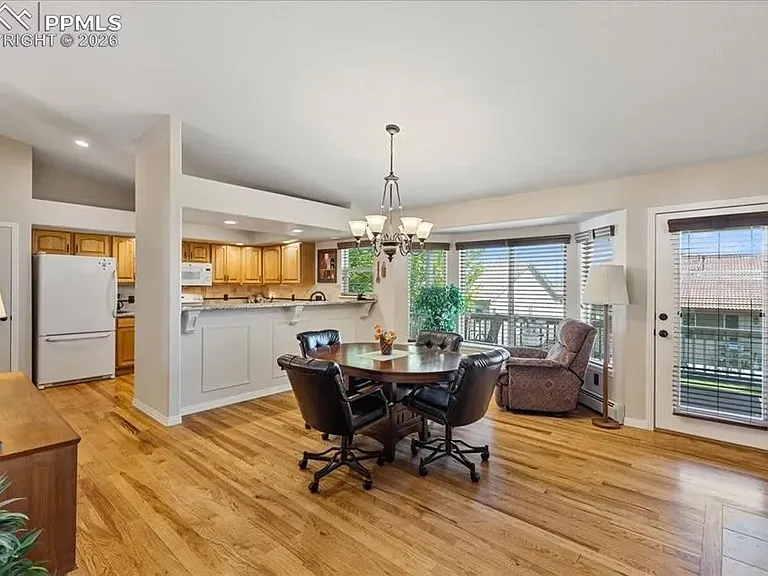 152 Las Lunas St — Photo 3