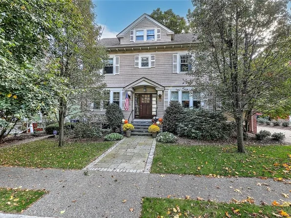 73 Everett Ave, Providence, RI 02906