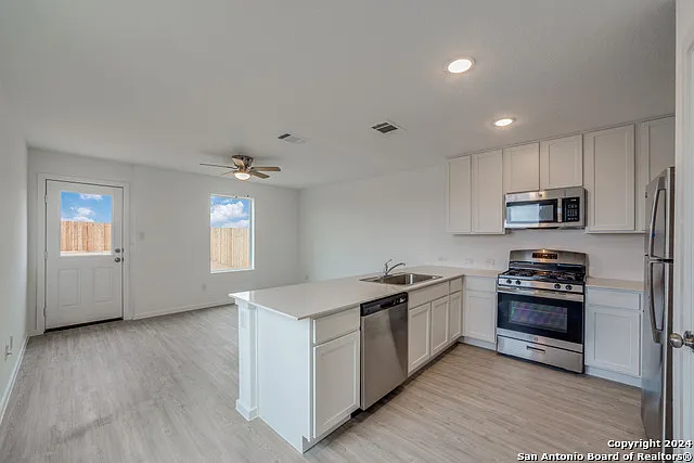 2 bed, 2.5 bath, 1013 sqft, $1,800 — Photo 4