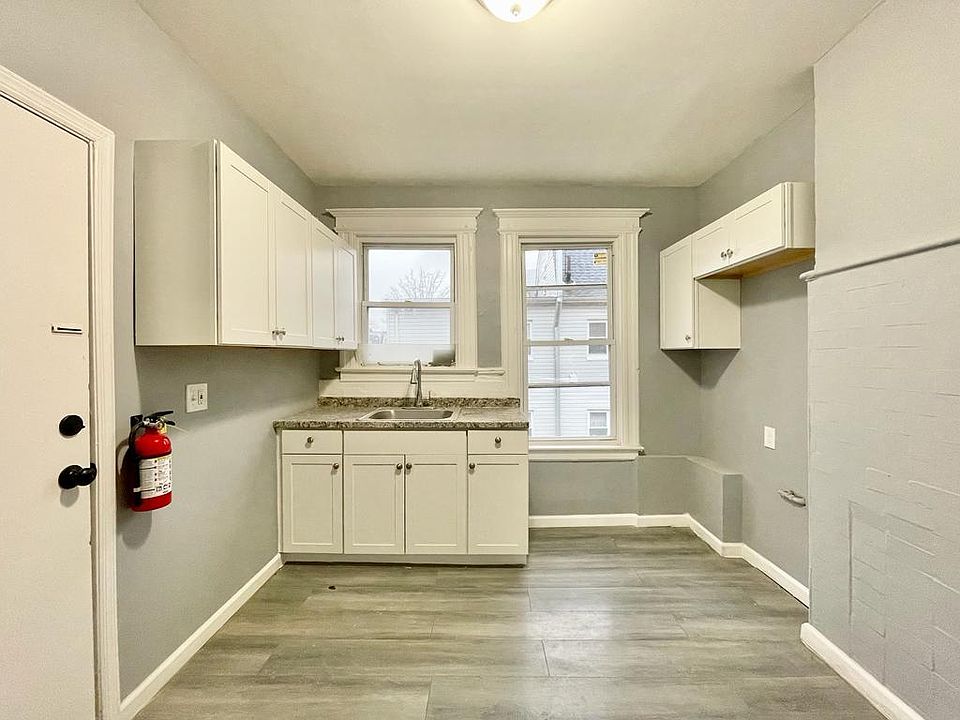 1st image of 925 S 19th St #2A