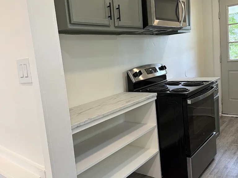 5051 Delta St #B — Photo 3