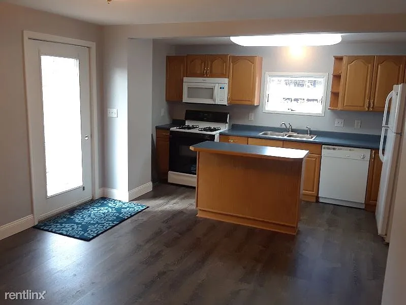 129 3rd Ave photo 1