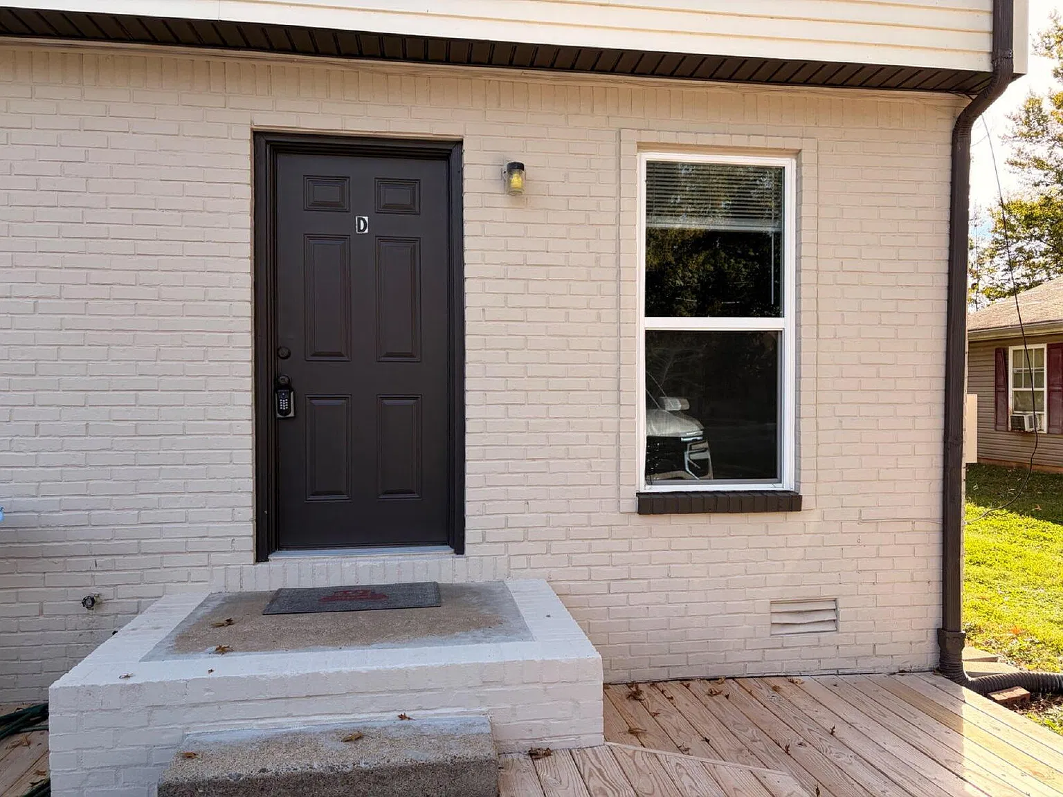 2 bed, 1.0 bath, 900 sqft, $950 — Photo 2