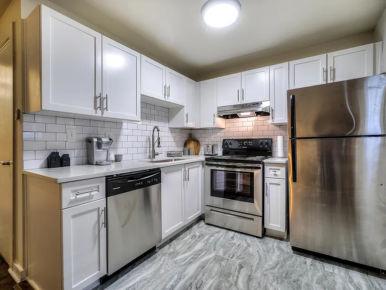 1095 Alta Ave NE #3 — Photo 6
