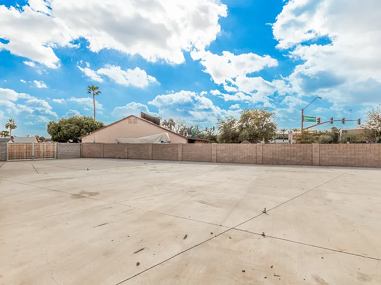 6636 N 90th Dr — Photo 18