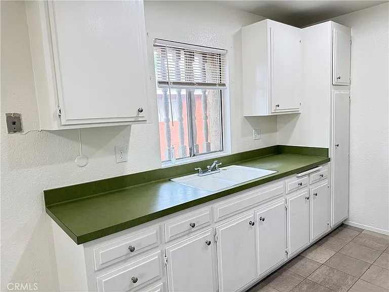 420 E Blueridge Ave — Photo 6