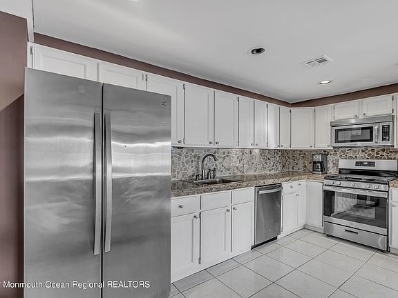 3rd image of 525 Ocean Blvd APT 204