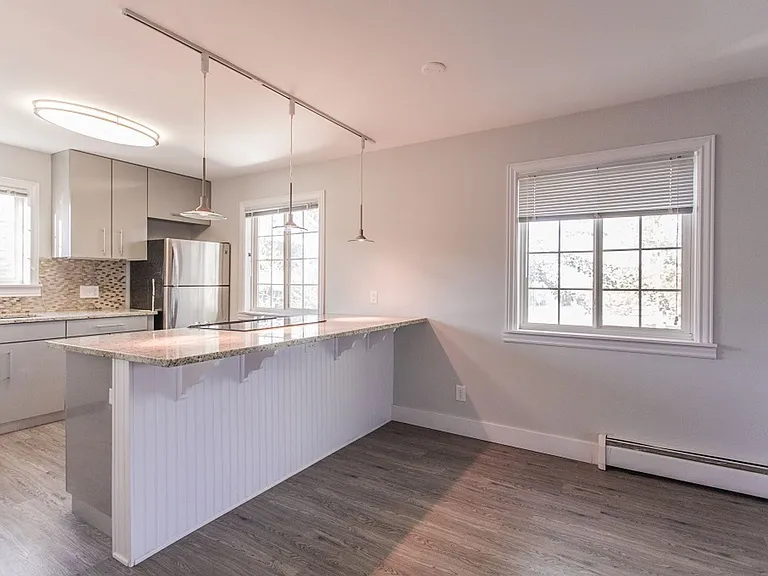 2401 Walnut St #6 — Photo 8