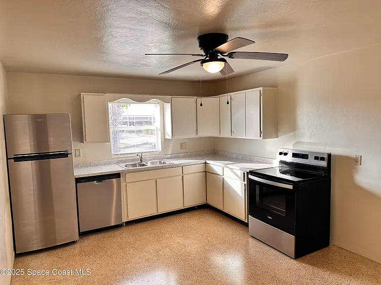140 Niemira Ave — Photo 5