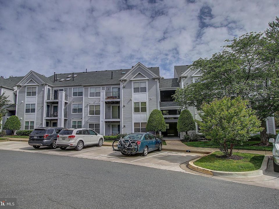 1st image of 10001 Vanderbilt Cir #122