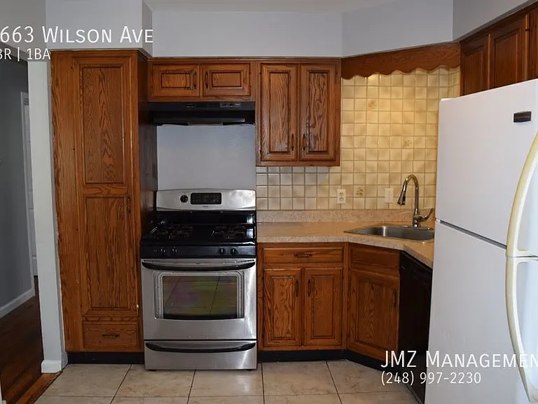 1663 Wilson Ave — Photo 3