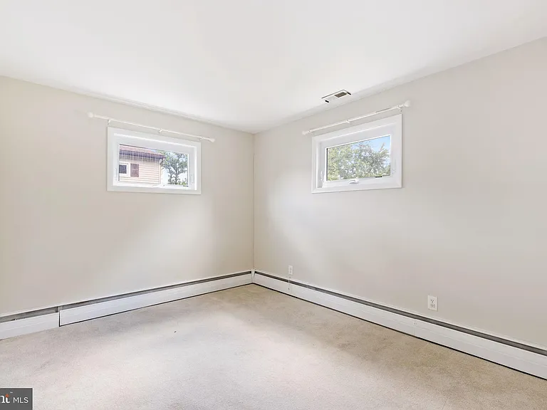 8005 Woodholme Cir — Photo 17