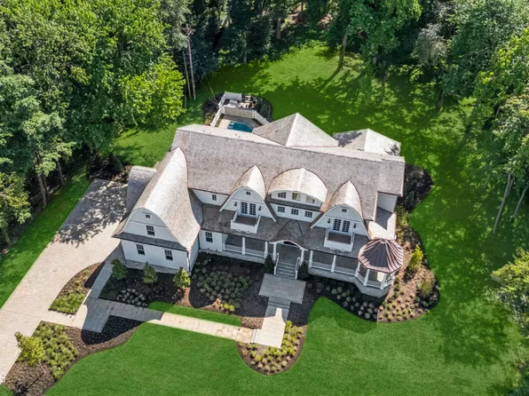 4 Club Way, Rumson, NJ 07760