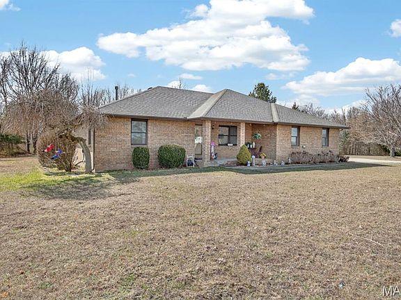 2nd image of 18511 Oak Tree Ln