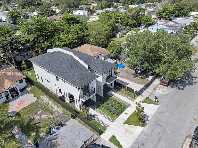 1818 NW 49th St — Photo 42