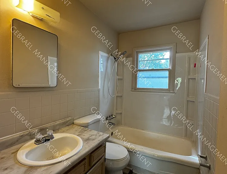 3026 Montana Ave — Photo 12