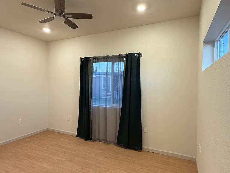 343 E Warren Ave — Photo 16