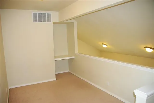 2221 S Hervey St — Photo 4