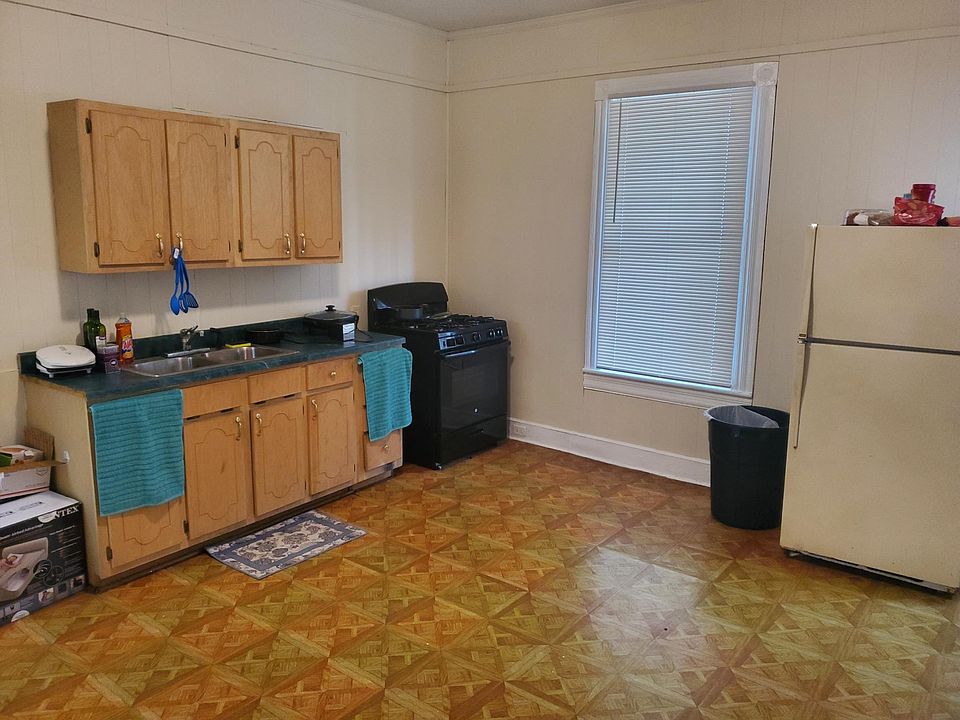 2nd image of 1325 N Main St #2