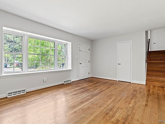 2nd image of 2907 Twain Ln