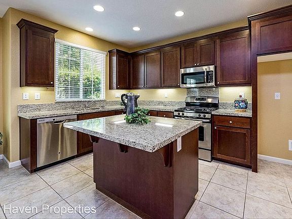 5th image of 236 Barnhill Dr